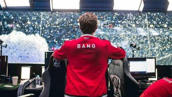 忍者战争回来了？ Invictus Gaming 赢得了所有比赛并晋级四分之一决赛。他们将在24日的四分之一决赛中对阵 Top Esports 。